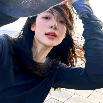 时装周T台直击：老艺术家孙女隐私外泄，一夜之间最新进展